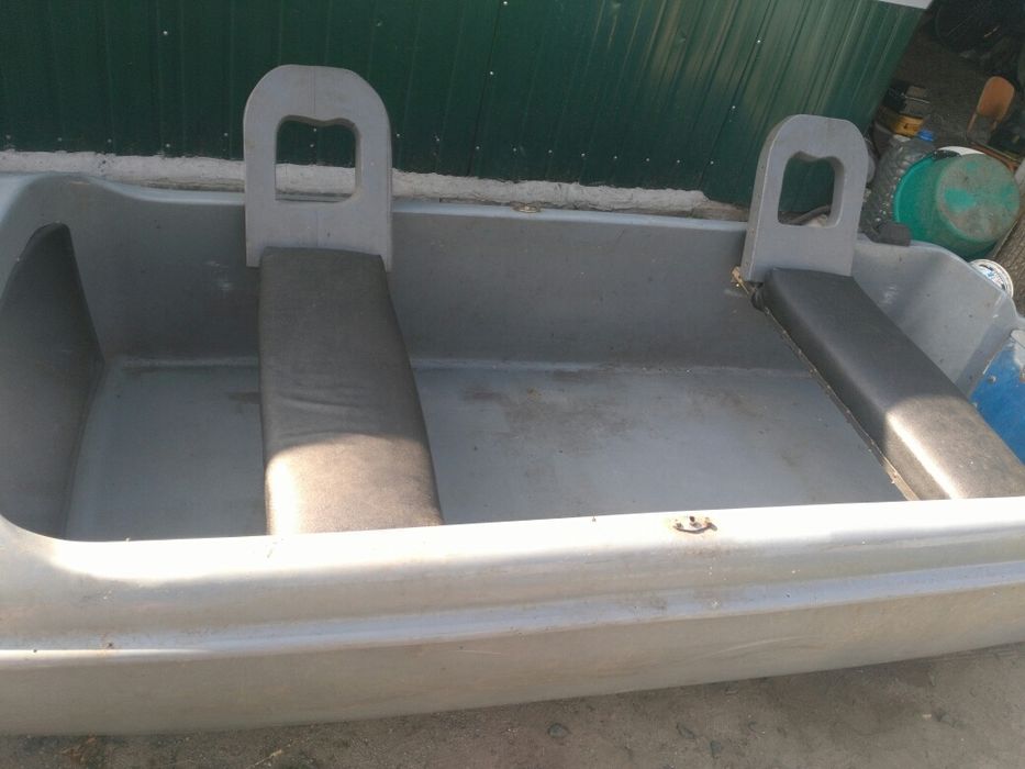 Лодка пластиковая,