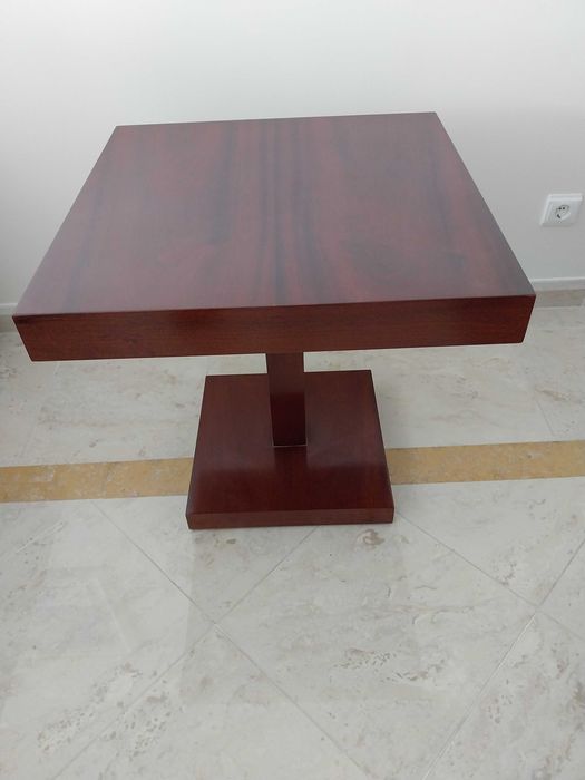 Mesa de apoio em Mogno