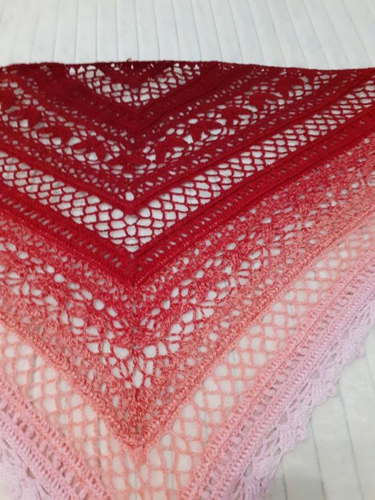 Chusta ręcznie zrobiona na szydełku