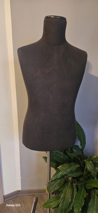 Manekin czarny meski na stojaku drewniany