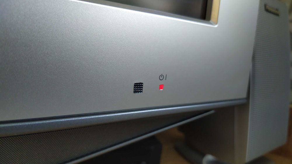 37'' Elegancki telewizor Sharp AQUOS LC-37AD5E