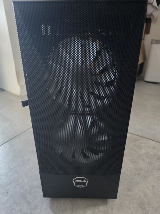 Obudowa z zasilaczem