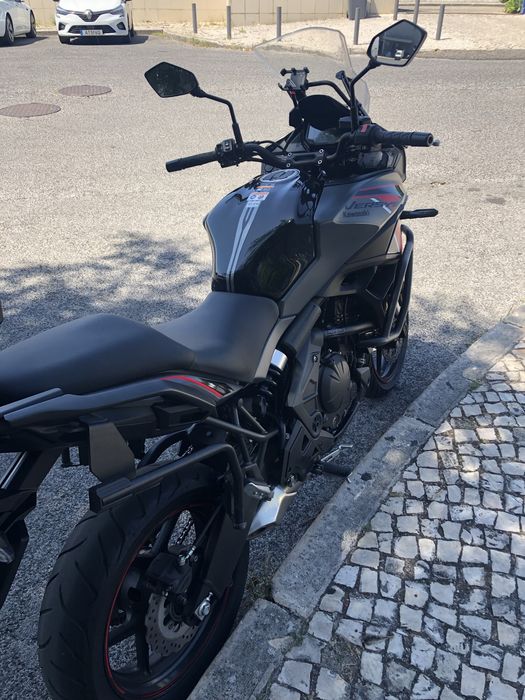 Kawasaki versys 650 cc de 11/2024 com 9 mil km