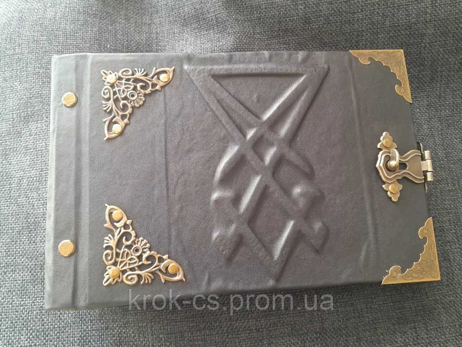 Гримуар ручної роботи в античному стилі 250 аркушів.Розмір 22х16см.