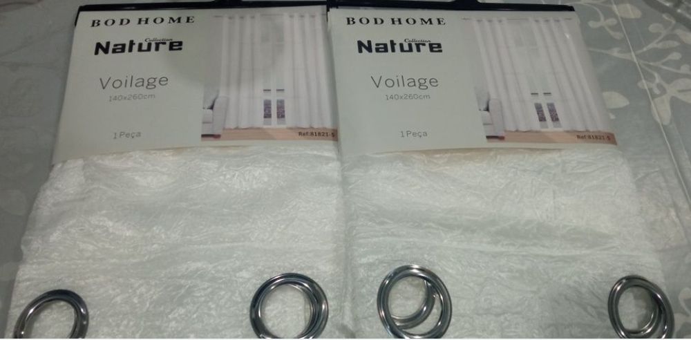 Padrão discreto e elegante (cortinados brancos  "amarrotados")