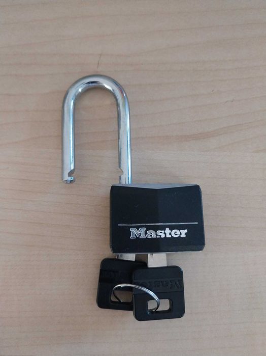 Cadeado  largo de alumínio Master com Chaves