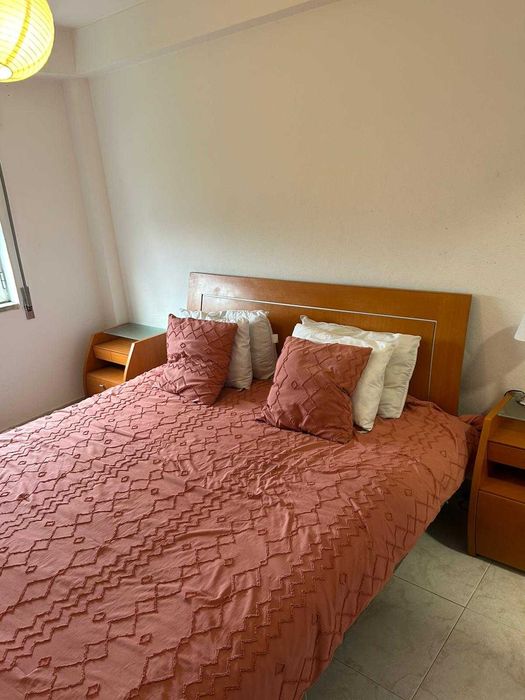 Lindo quarto com banheiro em Almada!