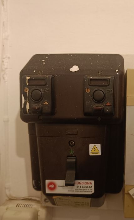 Quadro Elétrico Antigo EDP com Disjuntores – Peça Vintage