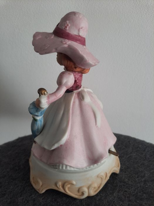 Pozytywka porcelanowa