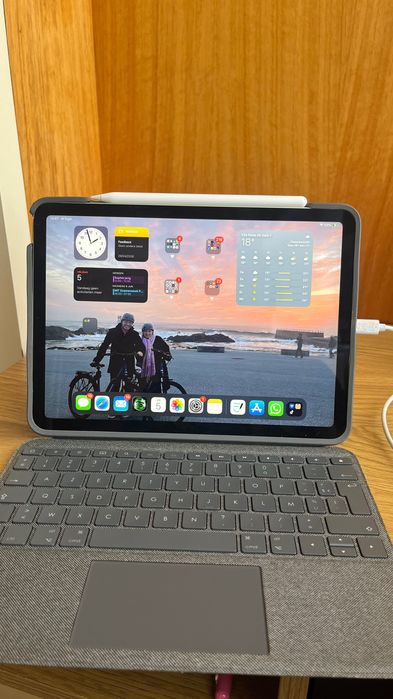 iPad Air 4th Generation (64GB Green) + Apple Pencil 2 + Logitech Folio Touch