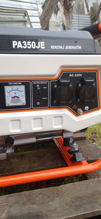 Бензиновий генератор