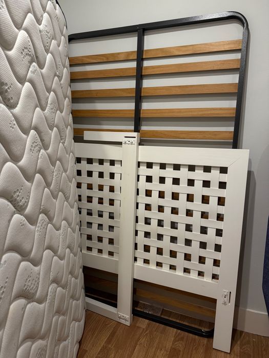 Colchão de 1,90 x 1,18 m com estrutura de cama de brinde.