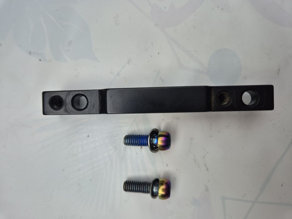 Adapter hamulca post mount 40mm 40 p + śruby rainbow petrol oil slick