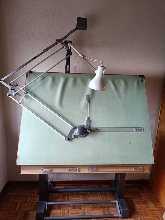 Estirador com máquina de desenho, em perfeito estado de funcionamento