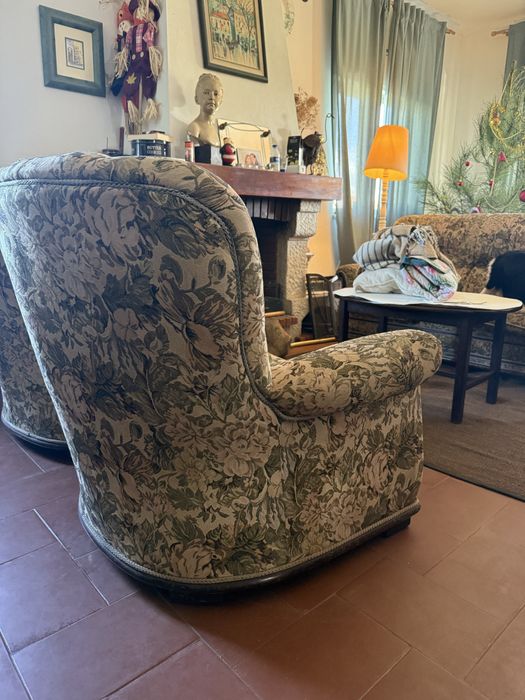 Conjunto sofa-cama e 2 poltronas de tecido