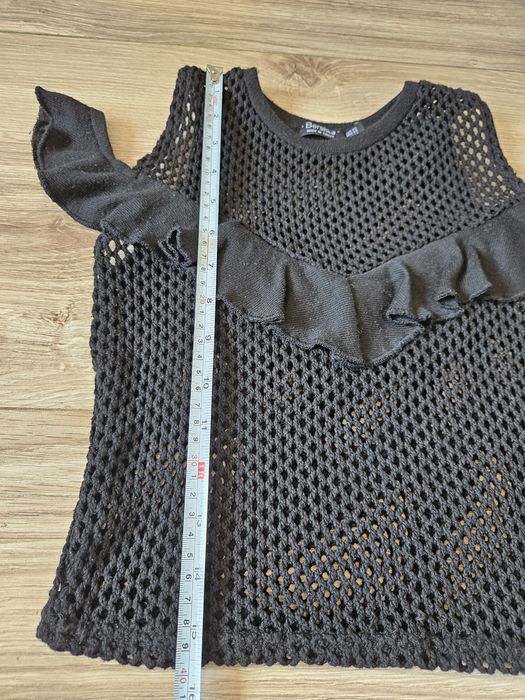 Krótka bluzka Bershka z siateczki z falbanką corp top