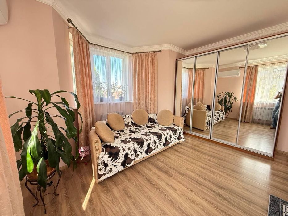 Затишний будинок для родини у Березівці.