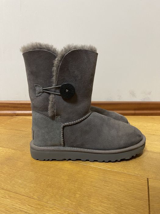 Продам жіночі чоботи UGG