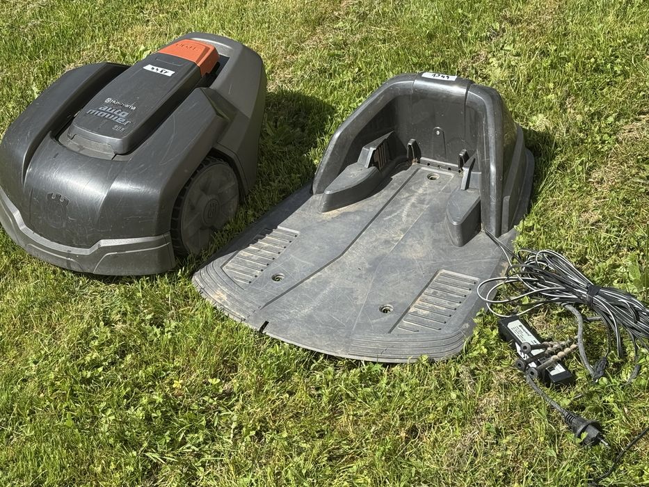 Kosiarka Husqvarna AUTOMOWER 305 kosiła 1344h