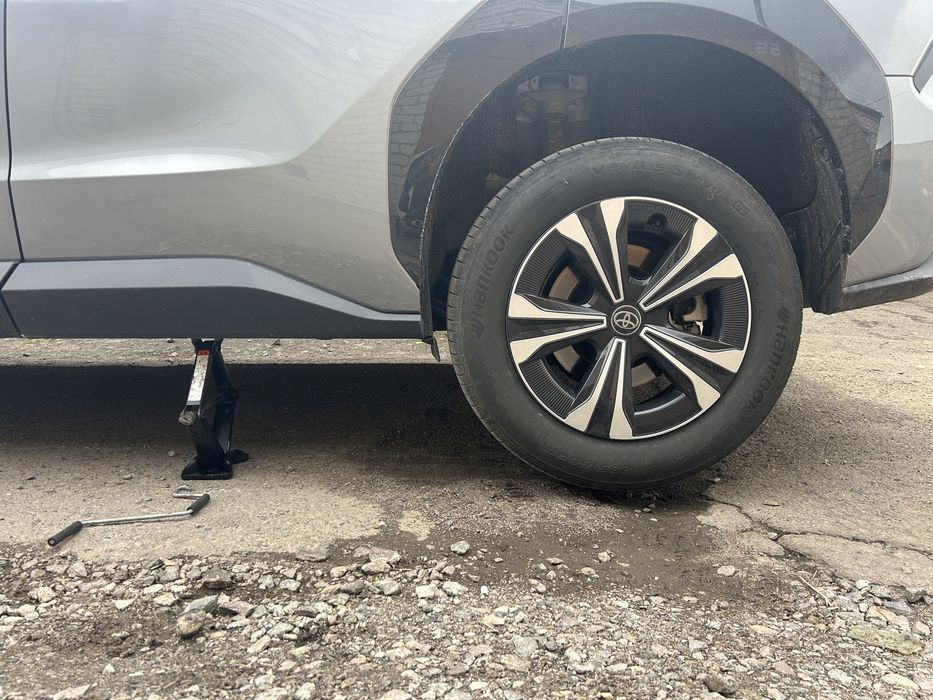 Домкрат на електрички Toyota BZ4X BYD Song Tang Tesla Y X VW ID 4 5 6