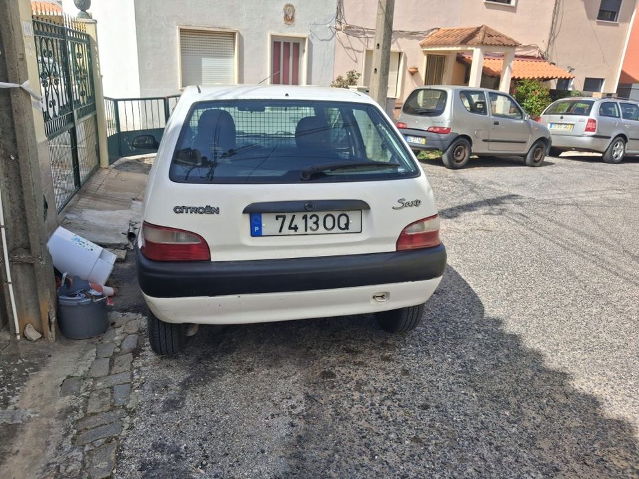 Carro citroen Saxo diesel comercial em muito bom estado,levou á pouco tempo um motor de arranque novo, falta 7.300km para nova revisão.
Pode trazer me