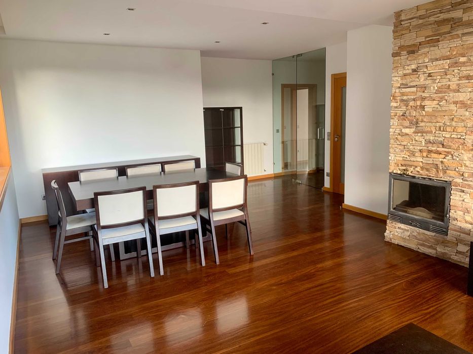 Sala de jantar + Quarto de casal - 400€
