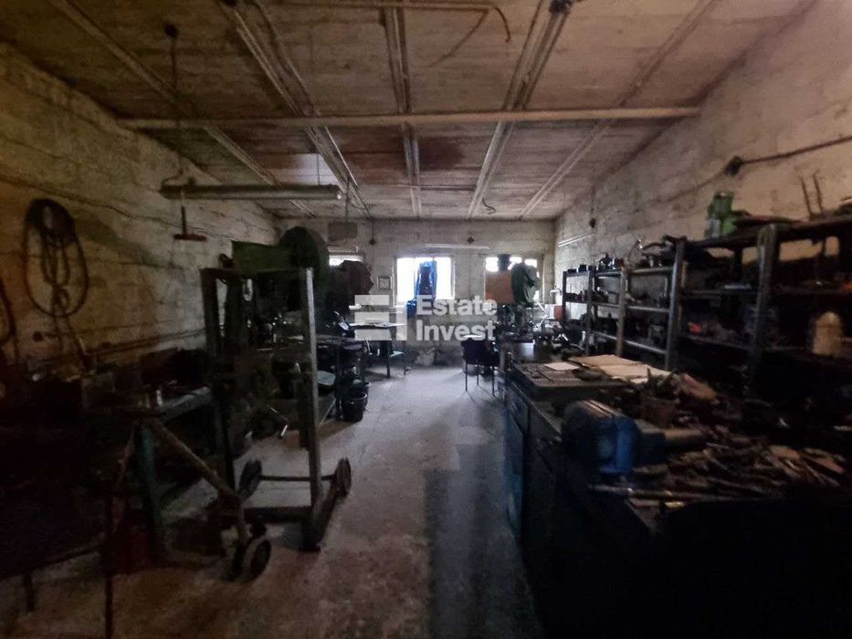 Продам виробничі приміщення по вул. Лугопарківська, 2