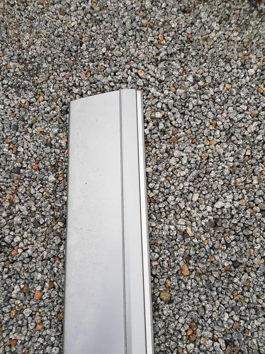 Listwa prawych drzwi mercedes W126 sec 2 seria