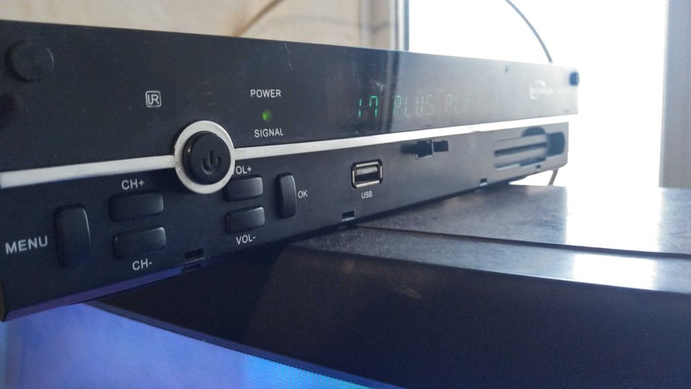 Спутниковий ресивер satintegral 9100