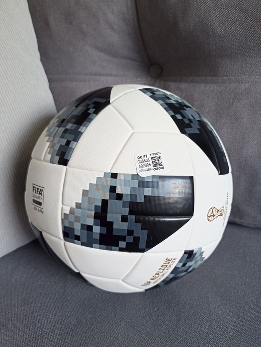 Trzy piłki adidas