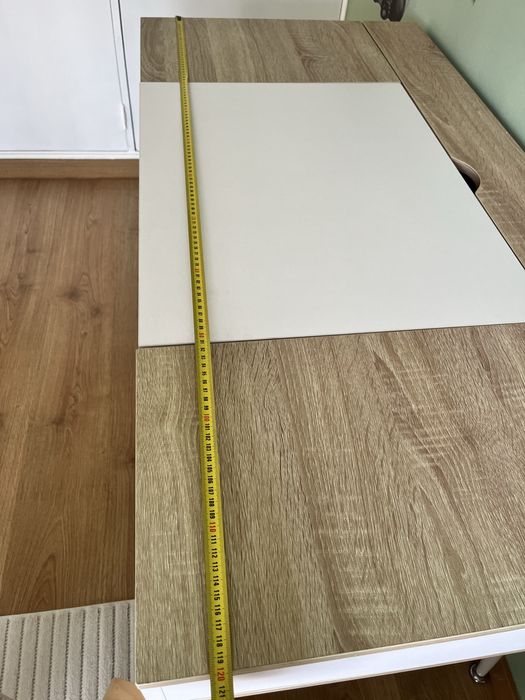 Secretária com muita organização como nova
