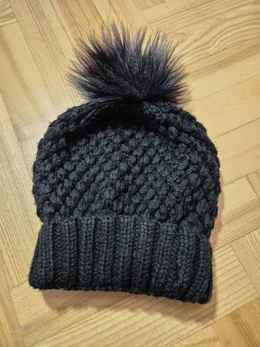 Czarna czapka dla dziecka