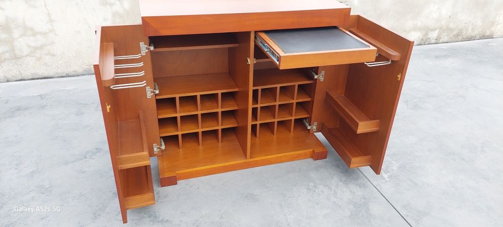 Bar (garrafeira )