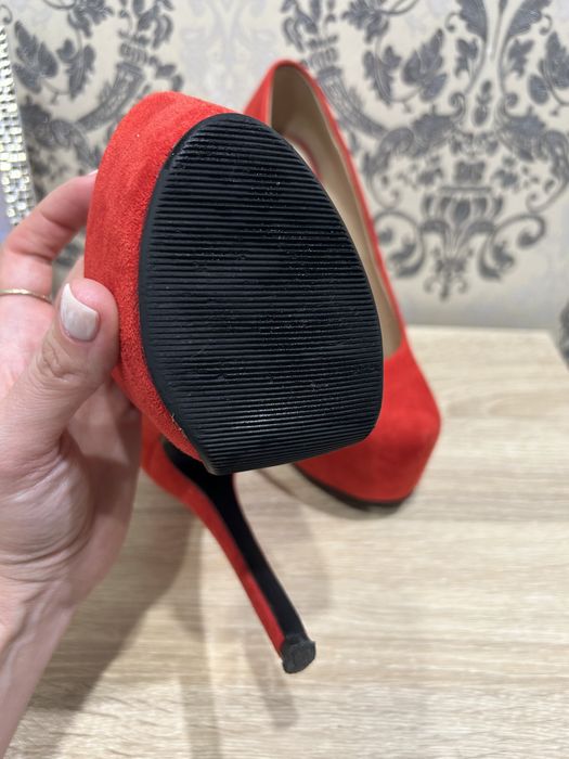 Туфли лабутены красные замшевые 36 р 16 см каблук