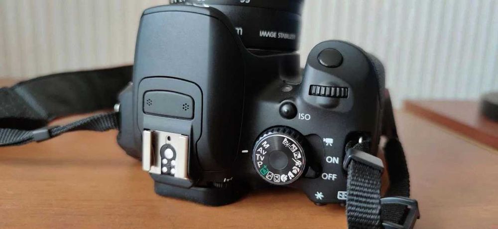 Дзеркальний фотоапарат Canon Eos 650D -об'єктив, сумка. Стан нового!