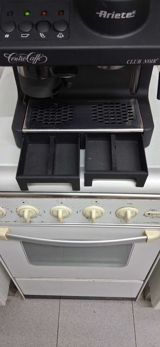 Maquina de café Ariete com moinho