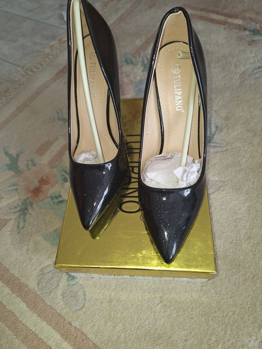 Buty na szpilce rozm 39 Tulipano