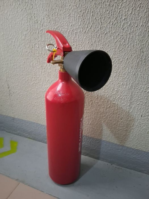 Extintor  CO₂ 2Kg - Selado e Expirado