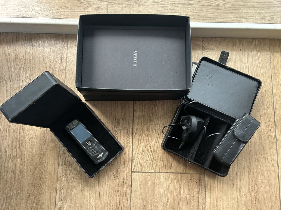 Телефон VERTU SIGNATURE S design Bentley