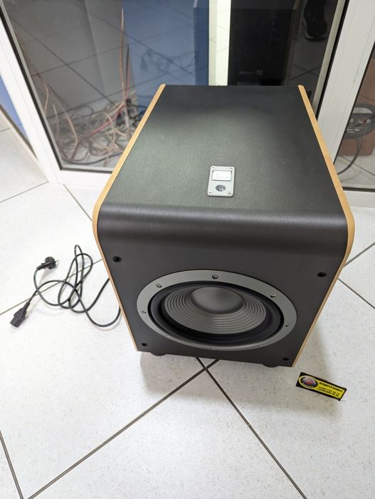 Активный сабвуфер JBL ES150/230. НЧ-25см. 300 Вт. Вес 16кг. USA
