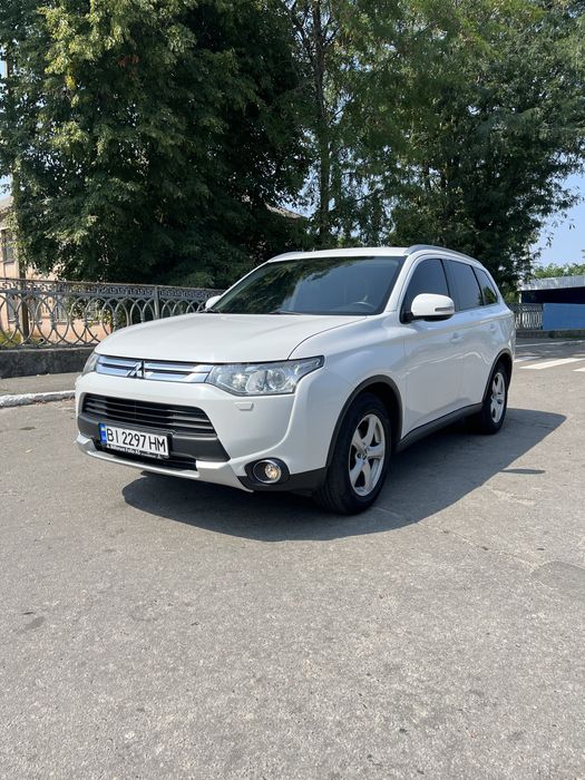 Mitsubishi Outlander 2014 2.2 дизель автомат