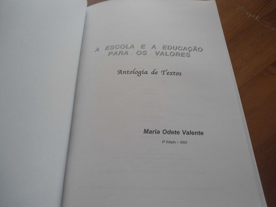 A Escola e a educação para os valores por Maria Odete valente