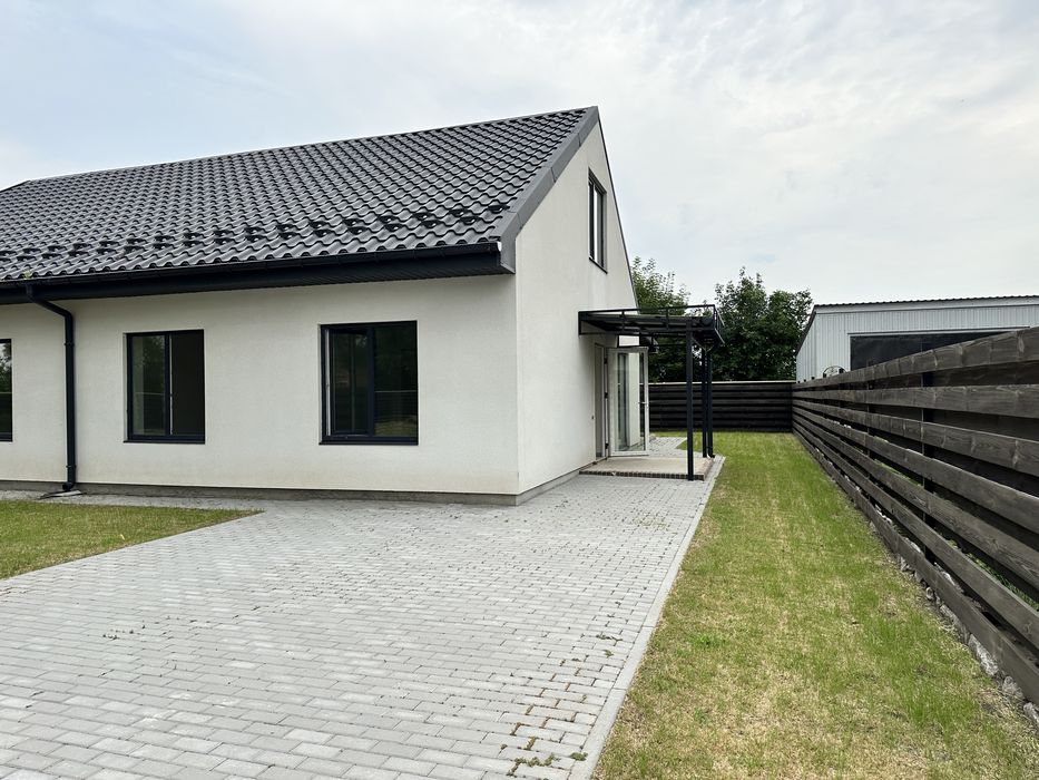 Компактний дуплекс в Котеджному містечку.