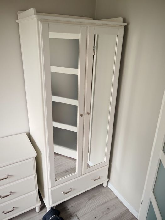 Szafa Ikea Tyssedal biała z lustrem i szufladą