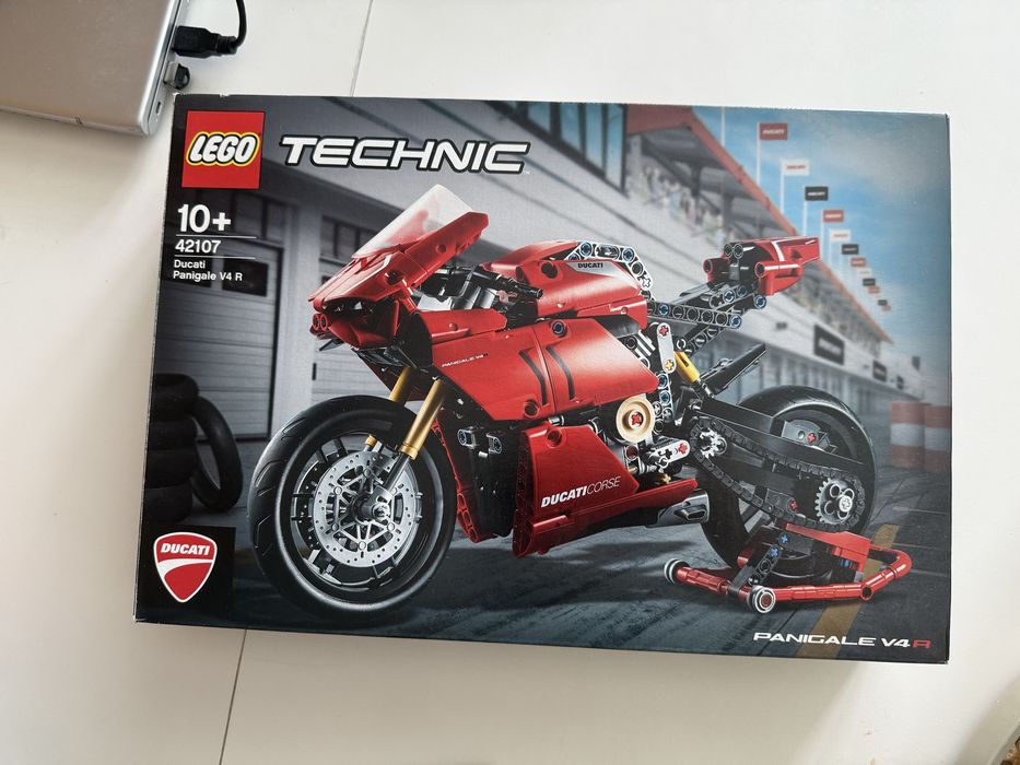 Конструктор LEGO Technic Ducati Panigale V4 R (42107)