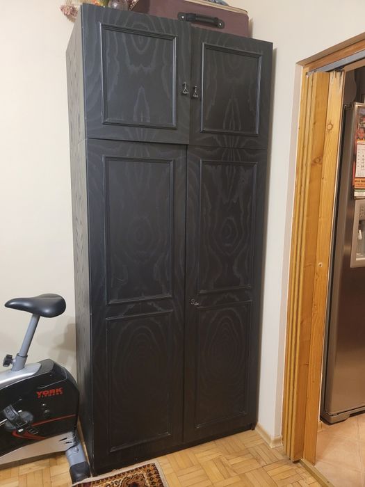 Czarne meble, meblościanka, szafa, barek