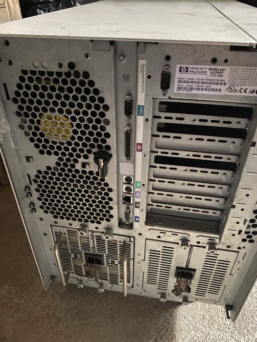 Servidor HP NetServer 3000 e Monitor