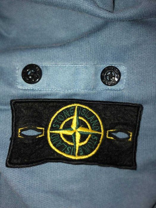 синее худи Stone Island с патчем
