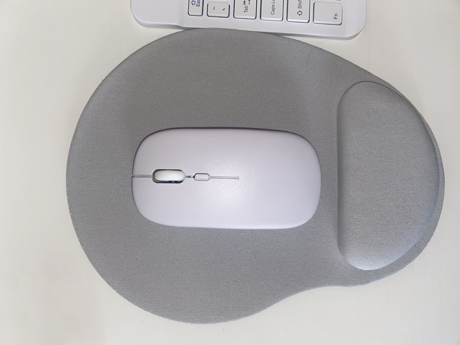 NOVO 3-em-1 Teclado, Rato e Descanso - Recarregável Sem Fios