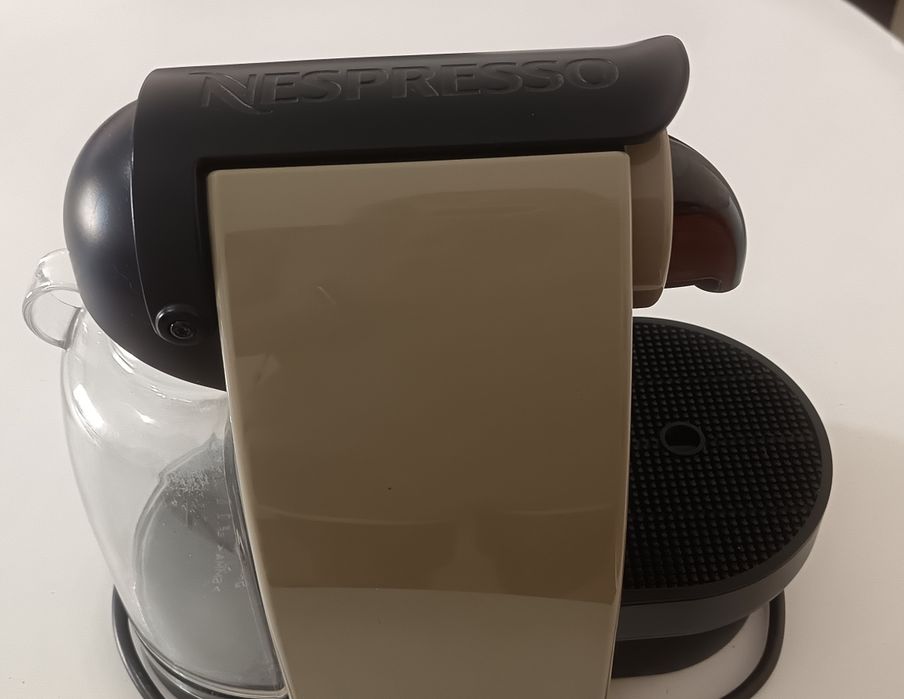 Máquina Nespresso Essenza